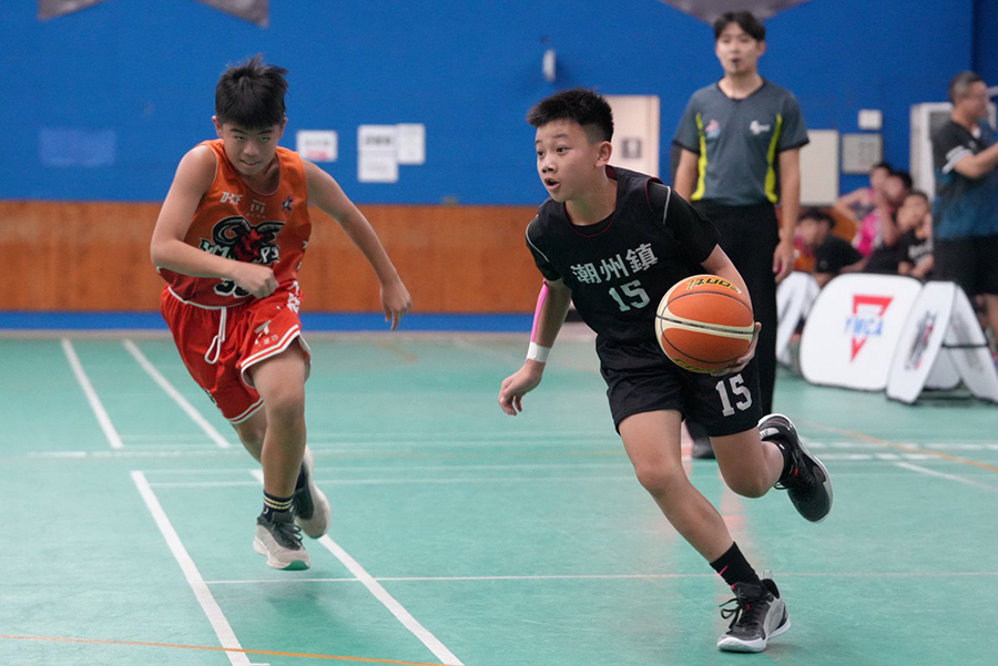 青少年籃球極速運球推進