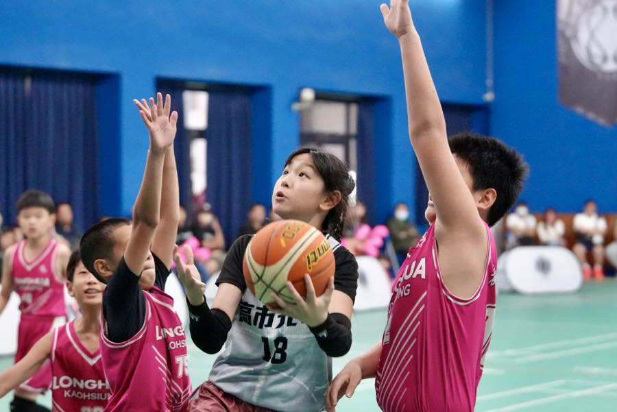 籃球隊友團隊默契擊掌